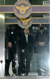 경찰서 나서는 박나래[포토]