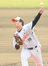 대표팀 상대하는 한화 선발 왕옌청[포토]