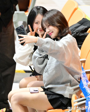 박소영-이규리 치어리더 ‘인증샷 찰칵’[엑's HD포토]