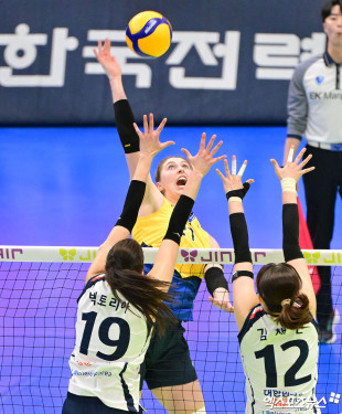 카리 ‘강한 스파이크’[포토]