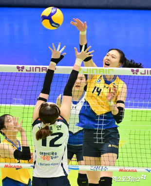 양효진 ‘중앙 공격’[포토]