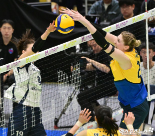 카리 ‘어딜 감히’[포토]