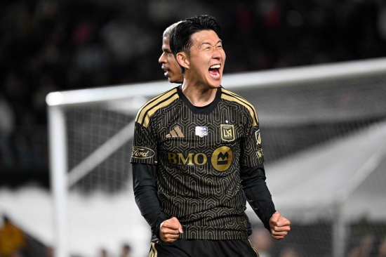 메시 침묵, 손흥민 폭발!… 7만5673명 대관중, '손메대첩' SON 압승 지켜봤다→쏘니 결승포 AS 폭발+LAFC 3-0 완승