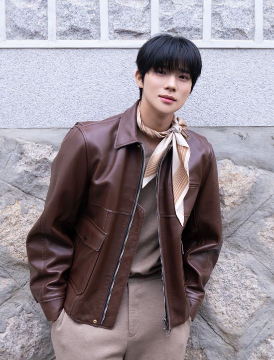 문상민, 어썸이엔티 제공