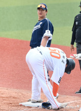 노시환 '백호 잘치네~'[포토]