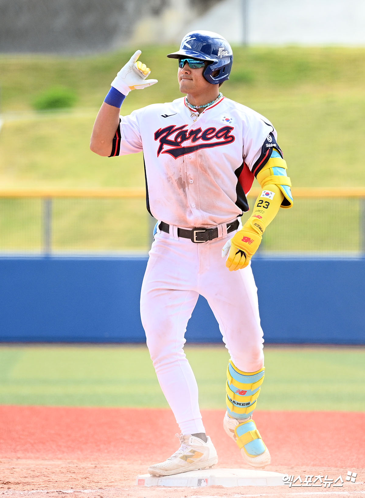 2026 월드베이스볼클래식(WBC)에 출전하는 국가대표팀 외야수 안현민이 24일 일본 오키나와 가네다 구장에서 열린 KIA 타이거즈와의 연습경기에서 안타를 기록했다. 사진 고아라 기자