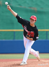 김태형 '국대 잡으러'[포토]