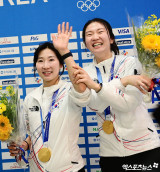 환한 미소의 이소연-심석희[포토]