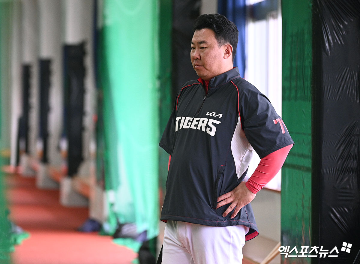 이범호 감독이 이끄는 KIA 타이거즈가 지난 24일 월드베이스볼클래식(WBC) 국가대표팀과의 연습경기를 시작으로 일본 오키나와에서 진행되는 2차 스프링캠프 일정에 돌입했다. 사진 고아라 기자