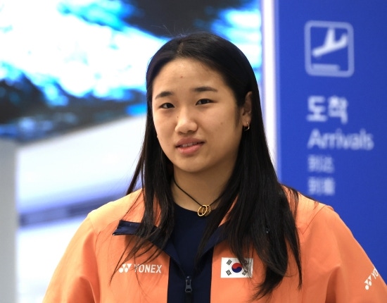 긴 휴식으로 체력을 충전한 '셔틀콕 여제' 안세영(삼성생명·세계랭킹 1위)이 127년 역사를 가진 전통의 대회인 전영 오픈 2연패에 도전한다. 2연패와 더불어 이 대회 세 번째 우승을 노리고 있는 안세영이 아시아에서 여섯 번째로 전영 오픈 3회 우승을 차지한 선수가 될 수 있을지도 주목된다. 사진 연합뉴스