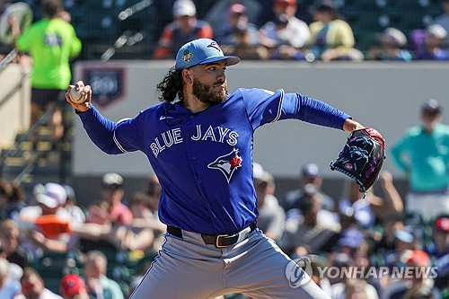 KBO리그 한화 이글스 출신 우완 투수 코디 폰세(토론토 블루제이스)가 깔끔한 투구로 '미국 복귀 신고식'을 치렀다. 2026 미국 메이저리그(MLB) 시범경기 디트로이트 타이거스와의 경기에서 토론토 선발로 마운드에 오른 폰세의 기록은 1이닝 무피안타 무사사구 2탈삼진 '퍼펙트'. 그러나 숫자보다 더 눈에 띈 건 내용이었다. 사진 연합뉴스