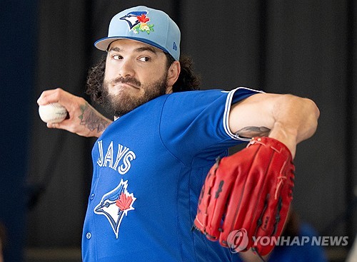 KBO리그 한화 이글스 출신 우완 투수 코디 폰세(토론토 블루제이스)가 깔끔한 투구로 '미국 복귀 신고식'을 치렀다. 2026 미국 메이저리그(MLB) 시범경기 디트로이트 타이거스와의 경기에서 토론토 선발로 마운드에 오른 폰세의 기록은 1이닝 무피안타 무사사구 2탈삼진 '퍼펙트'. 그러나 숫자보다 더 눈에 띈 건 내용이었다. 사진 연합뉴스