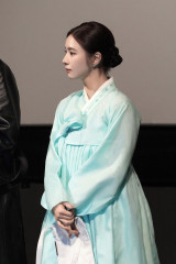 신세경, 한복 자태가 이렇게 예쁠 일?…무대인사 스타일링 공식까지 바꿨다