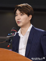 "자식처럼 키웠는데" 박수홍 친형, 결국 징역살이…눈물 흘렸지만, 3년 6개월 '실형' (엑's 현장)[종합]