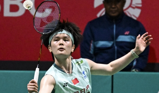 배드민턴 여자단식 세계 2위 왕즈이는 24일 독일에서 열리고 있는 세계배드민턴연맹(BWF) 월드투어 슈퍼 300 독일 오픈 여자단식 16강전에서 세계랭킹 50위 아말리에 슐츠(덴마크)를 약 29분 만에 2-0으로 완파했다. 왕즈이는 일주일 앞으로 다가온 전영 오픈(슈퍼 1000) 리허설 성격으로 이번 독일 오픈에 나섰다. 대회 1번 시드를 받고 있어 우승이 유력하다. 안세영은 지난해 전영 오픈 직전 열린 프랑스 오를레앙 마스터스를 우승하며 기세를 전영 오픈으로 이어가고 우승했으나 올해는 리허설 대회에 나서지 않는다. 연합뉴스