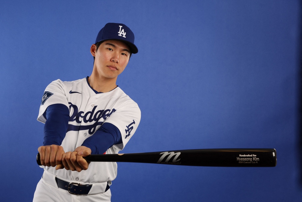 미국 메이저리그(MLB) 시범경기에서 쾌조의 컨디션을 뽐낸 LA 다저스 김혜성이 한국 야구 대표팀에 합류한다. 류지현 감독이 이끄는 대표팀은 3월 2일과 3일 일본 오사카에 위치한 교세라돔에서 WBC 공식 평가전을 소화한다. AFP 연합뉴스