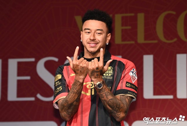 지난 시즌을 끝으로 FC서울을 떠났지만 한동안 새로운 팀을 구하지 못했던 제시 린가드가 브라질 명문 코린치안스로 이적할 가능성이 높아졌다. 서울에서 린가드를 지도했던 김기동 감독이 무적 신분으로 세 달 가까이 보내고 있었던 린가드에 대해 아쉬움을 표한 직후 나온 소식이다. 사진 엑스포츠뉴스DB