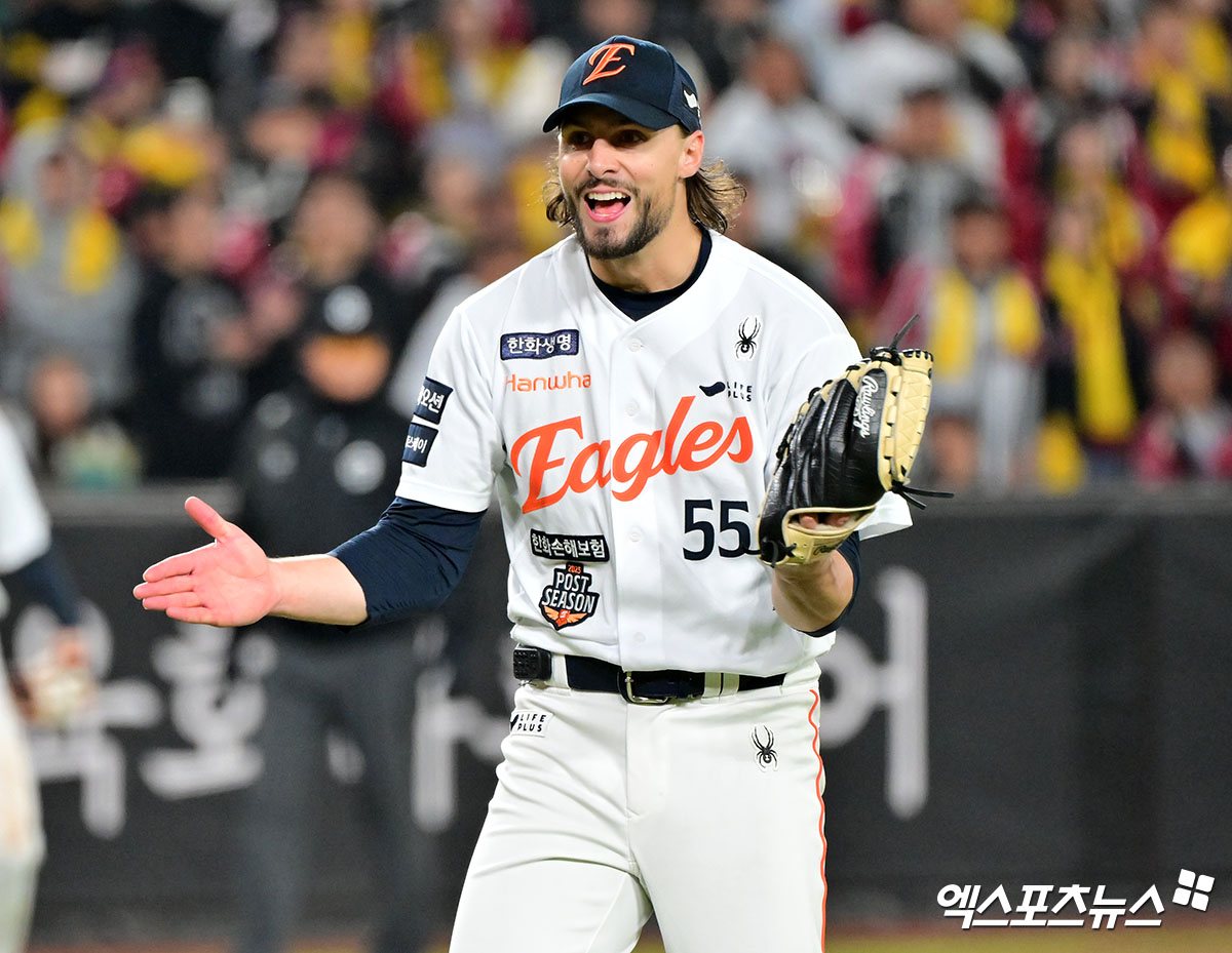 지난해 한화 이글스에서 활약한 휴스턴 애스트로스 우완투수 라이언 와이스가 미국 메이저리그(MLB) 시범경기 첫 등판에서 합격점을 받았다. 27일(한국시간) 미국 플로리다주 웨스트팜비치의 캑타이파크 오브 더 팜 비치에서 열린 뉴욕 메츠와의 시범경기에 구원 등판해 2⅓이닝 1피안타 2볼넷 무실점을 기록했다. 엑스포츠뉴스 DB