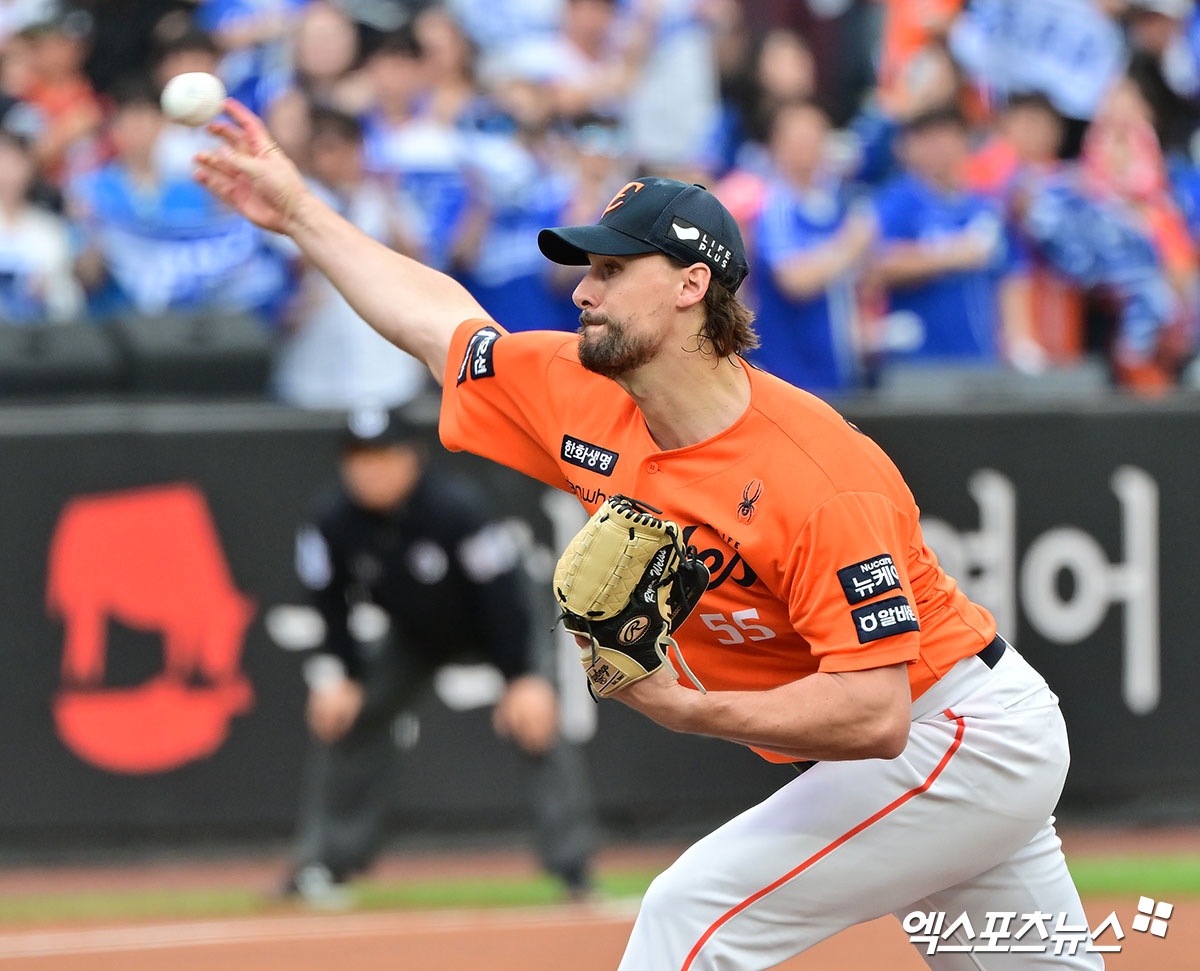 지난해 한화 이글스에서 활약한 휴스턴 애스트로스 우완투수 라이언 와이스가 미국 메이저리그(MLB) 시범경기 첫 등판에서 합격점을 받았다. 27일(한국시간) 미국 플로리다주 웨스트팜비치의 캑타이파크 오브 더 팜 비치에서 열린 뉴욕 메츠와의 시범경기에 구원 등판해 2⅓이닝 1피안타 2볼넷 무실점을 기록했다. 엑스포츠뉴스 DB