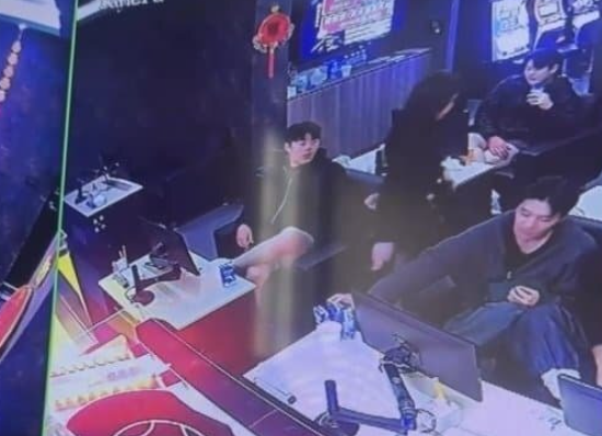 롯데는 27일 '선수들의 개인 일탈에 의해 발생한 사안이지만, 구단도 전지훈련지에서 발생한 불미스러운 일에 대한 책임을 통감하고 있다. 이에 따라 대표이사(이강훈), 단장(박준혁)에게 중징계 조치와 함께 담당 프런트 매니저들에게도 징계 처분을 내렸다'고 발표했다. 박 단장은 전훈지인 일본 미야자키에서 취재진을 만난 뒤 'KBO의 징계가 나온 후 선수단 징계 수위에 대해 계속 고민했다'며 이어 '다른 사례들도 보고 했는데, 생각보다 선수 징계가 중했다고 생각했다. 예전부터 엄벌을 강조했지만, 이번 사례를 봤을 때 KBO 징계 수준도 가볍지 않다고 생각했다'고 했다. SNS