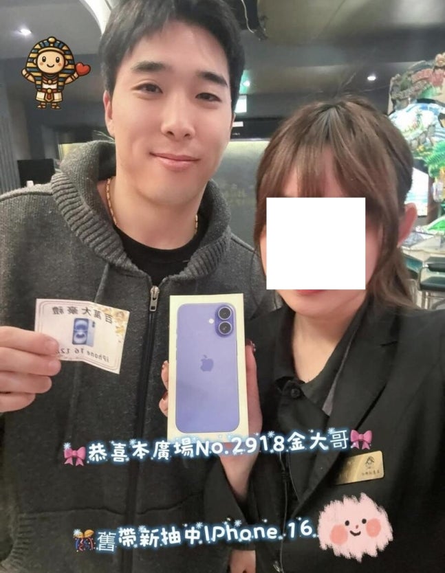 롯데는 27일 '선수들의 개인 일탈에 의해 발생한 사안이지만, 구단도 전지훈련지에서 발생한 불미스러운 일에 대한 책임을 통감하고 있다. 이에 따라 대표이사(이강훈), 단장(박준혁)에게 중징계 조치와 함께 담당 프런트 매니저들에게도 징계 처분을 내렸다'고 발표했다. 박 단장은 전훈지인 일본 미야자키에서 취재진을 만난 뒤 'KBO의 징계가 나온 후 선수단 징계 수위에 대해 계속 고민했다'며 이어 '다른 사례들도 보고 했는데, 생각보다 선수 징계가 중했다고 생각했다. 예전부터 엄벌을 강조했지만, 이번 사례를 봤을 때 KBO 징계 수준도 가볍지 않다고 생각했다'고 했다. SNS