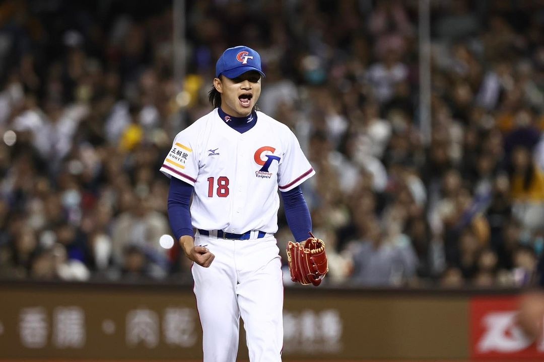 지난 시즌까지 대만프로야구 웨이취안 드래곤즈에서 활약하다 올해 일본프로야구 소프트뱅크 호크스와 계약을 맺은 대만 투수 쉬뤄시. CPBL