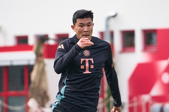 김민재가 1년 만에 자신의 전성기를 만들었던 이탈리아로 향한다. 소속팀인 독일 최고 명문 바이에른 뮌헨이 2025-2026 유럽축구연맹(UEFA) 챔피언스리그에서 이탈리아 구단과 16강을 치르게 됐기 때문이다. 김민재와 뮌헨은 지난해 4월 인터 밀란과 2024-2025시즌 UEFA 챔피언스리그 8강 이후 처음으로 이탈리아 원정을 앞두게 됐다. 연합뉴스