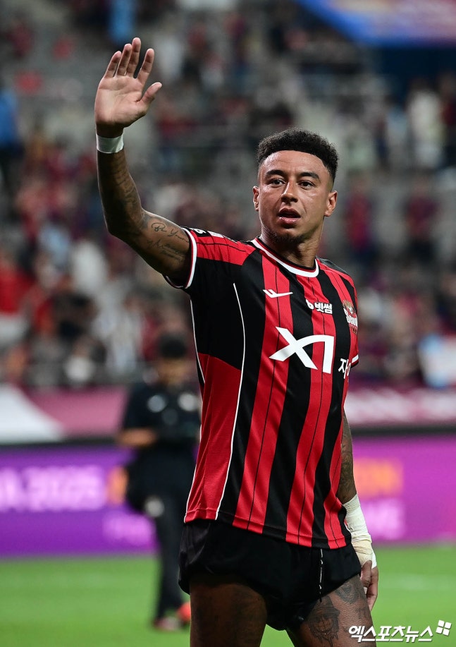  K리그 FC서울에서 활약한 후 자유계약(FA) 신분으로 떠난 잉글랜드 국가대표 출신 미드필더 제시 린가드가 길었던 무적 생활을 청산하고 브라질로 향할 것으로 보인다. 잉글리시 프리미어리그(EPL)에서 한국 K리그로 향했던 파격 행보에 이어 이번에는 브라질에서 새로운 도전을 시작할 전망이다. 엑스포츠뉴스DB