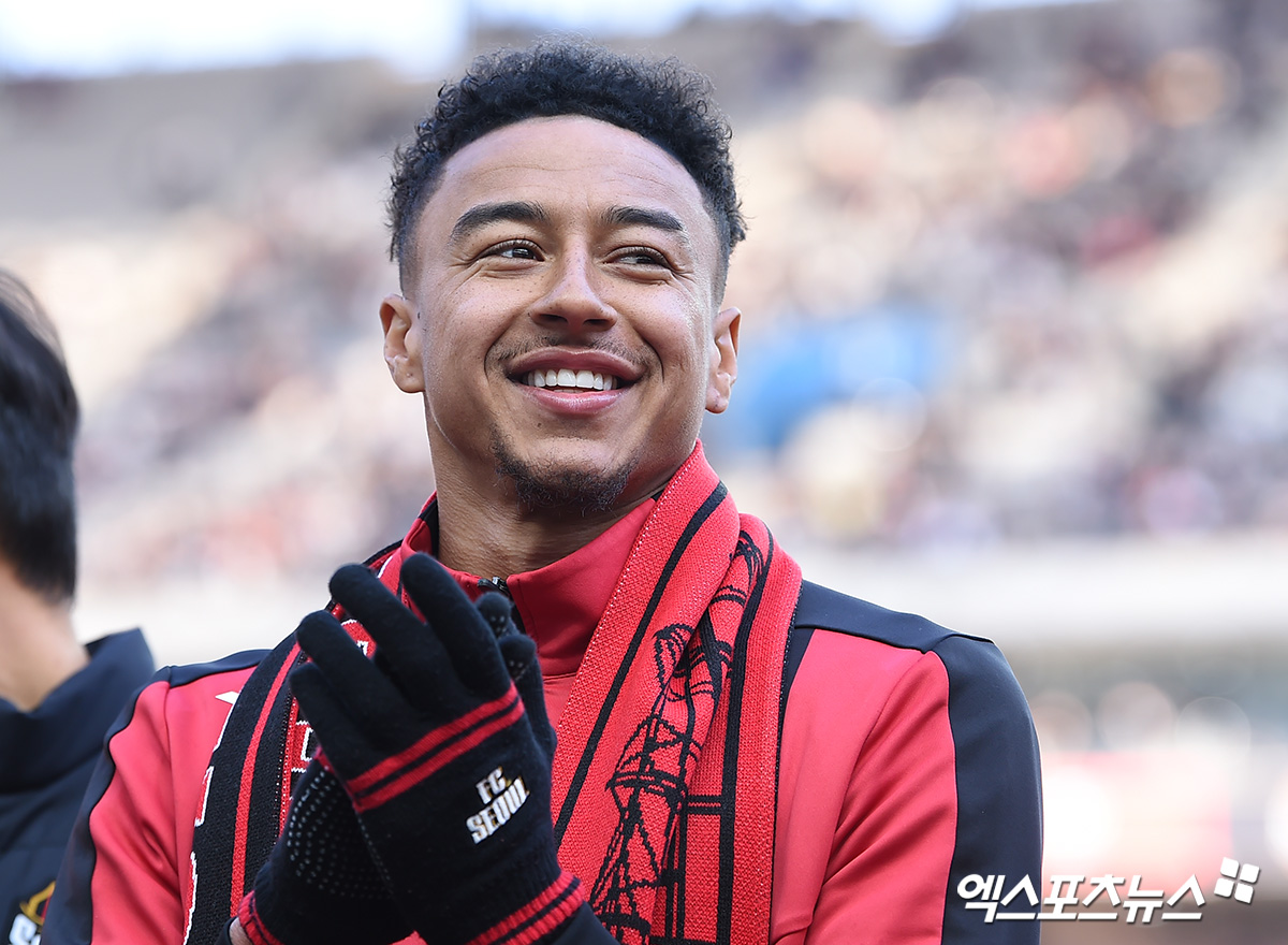  K리그 FC서울에서 활약한 후 자유계약(FA) 신분으로 떠난 잉글랜드 국가대표 출신 미드필더 제시 린가드가 길었던 무적 생활을 청산하고 브라질로 향할 것으로 보인다. 잉글리시 프리미어리그(EPL)에서 한국 K리그로 향했던 파격 행보에 이어 이번에는 브라질에서 새로운 도전을 시작할 전망이다. 엑스포츠뉴스DB