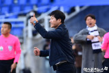 이정효 감독 '선수들 향해 엄지 척'[포토]