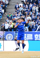 일류첸코 '공만 본다'[포토]