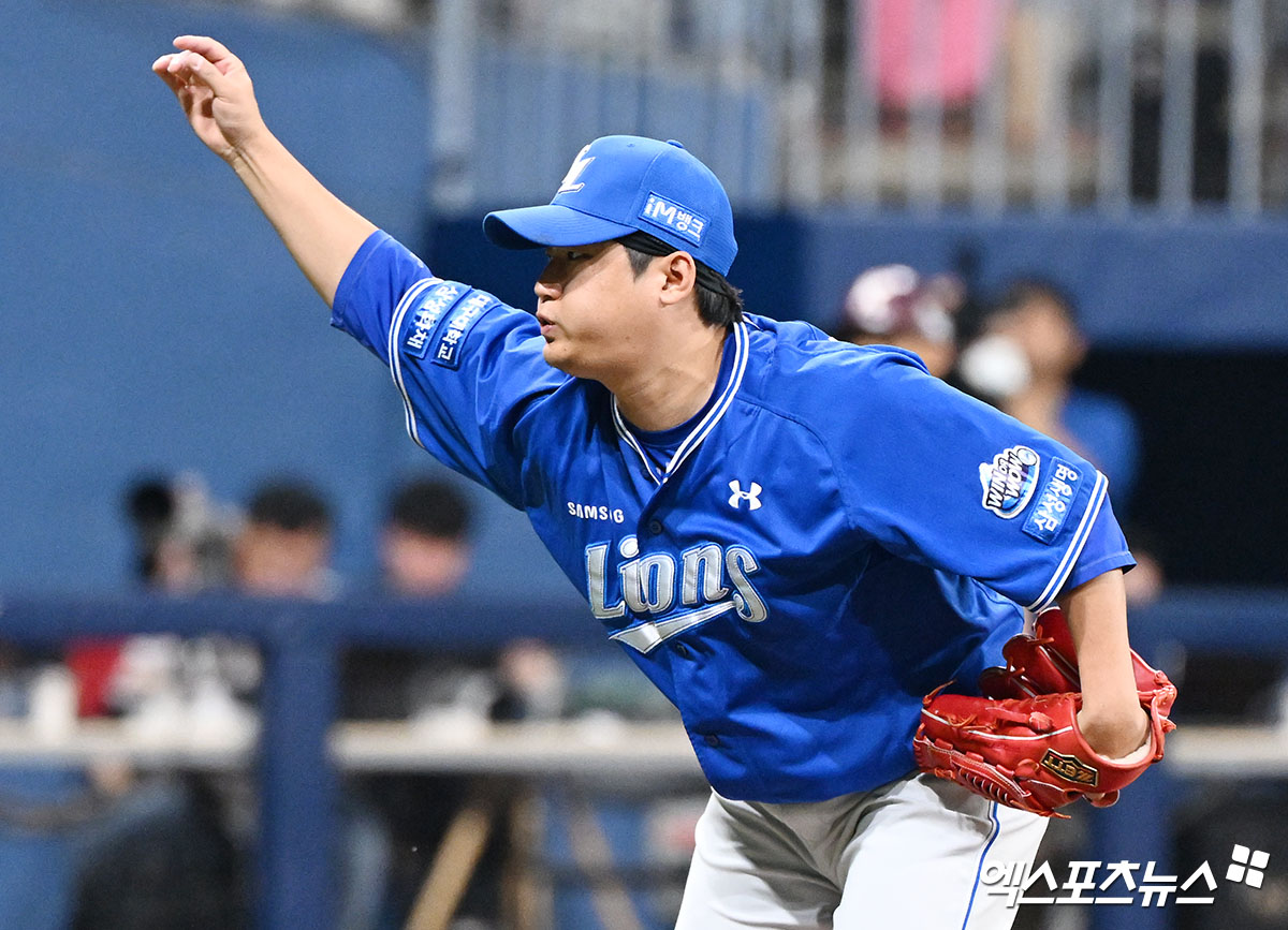 선발 자원 맷 매닝, 원태인의 연속 이탈로 고민에 빠진 삼성 라이온즈에 희소식이 전해졌다. 박진만 삼성 감독은 지난 28일 요미우리 자이언츠와의 연습경기를 앞두고 '최지광은 3월 캠프 막바지부터 연습경기에 들어올 계획이다. 나머지 김무신, 이재희 선수도 순조롭게 재활하고 있다. 백정현은 엊그제 가벼운 라이브 피칭 형식으로 투구했고, 상태가 좋다. 순조롭게 계획대로 잘 재활하고 있다'고 전했다. 엑스포츠뉴스 DB