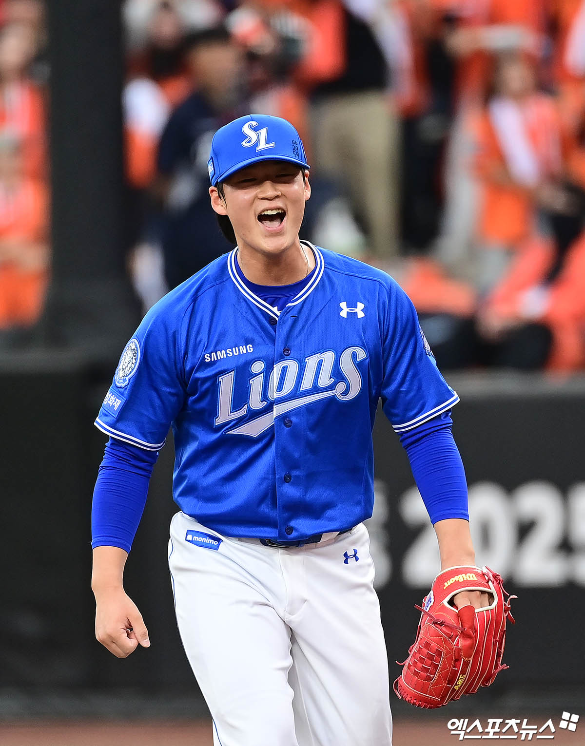 삼성 라이온즈 우완투수 이호성이 수술대에 오른다. 스프링캠프에서 투구 훈련 도중 오른쪽 팔꿈치에 통증을 느낀 이호성은 최근 국내 병원 4곳에서 MRI 검진을 받았다. 검진 결과 오른쪽 팔꿈치 내측인대 수술이 필요하다는 소견을 받았다. 지난달 22일 마지막 투구 이후 통증의 정도가 심해졌다는 게 구단의 설명이다. 엑스포츠뉴스 DB