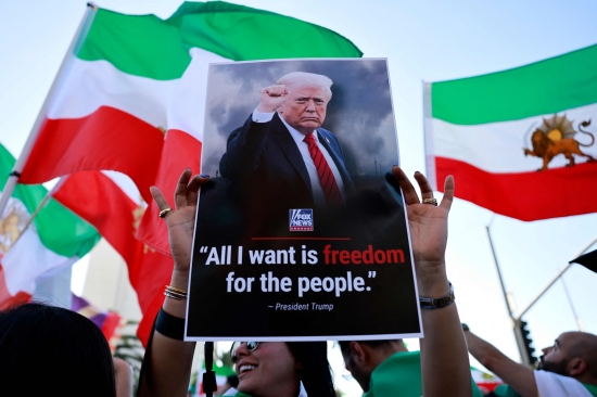 이란에 대한 미국과 이스라엘의 합동 공습 24시간이 되지 않아 이란 최고지도자 아야톨라 세예드 알리 하메네이가 사망한 가운데, 스포츠계도 혼란을 겪고 있다. 특히 오는 6월 캐나다와 미국, 멕시코가 공동개최하는 2026 국제축구연맹(FIFA) 월드컵에 이란이 참가 예정이어서 시선이 쏠리는 중이다. 이란은 불참할 가능성을 알리고 있다. 1일 스페인 유력 매체 마르카에 따르면, 메흐디 타즈 이란축구협회 회장은 이란 국영 방송을 통해 '미국의 공격으로 인해 월드컵 참가를 기대하긴 어려울 것 같다. 최종 결정은 대회 관계자들이 내려야 한다'고 밝혔다. 연합뉴스