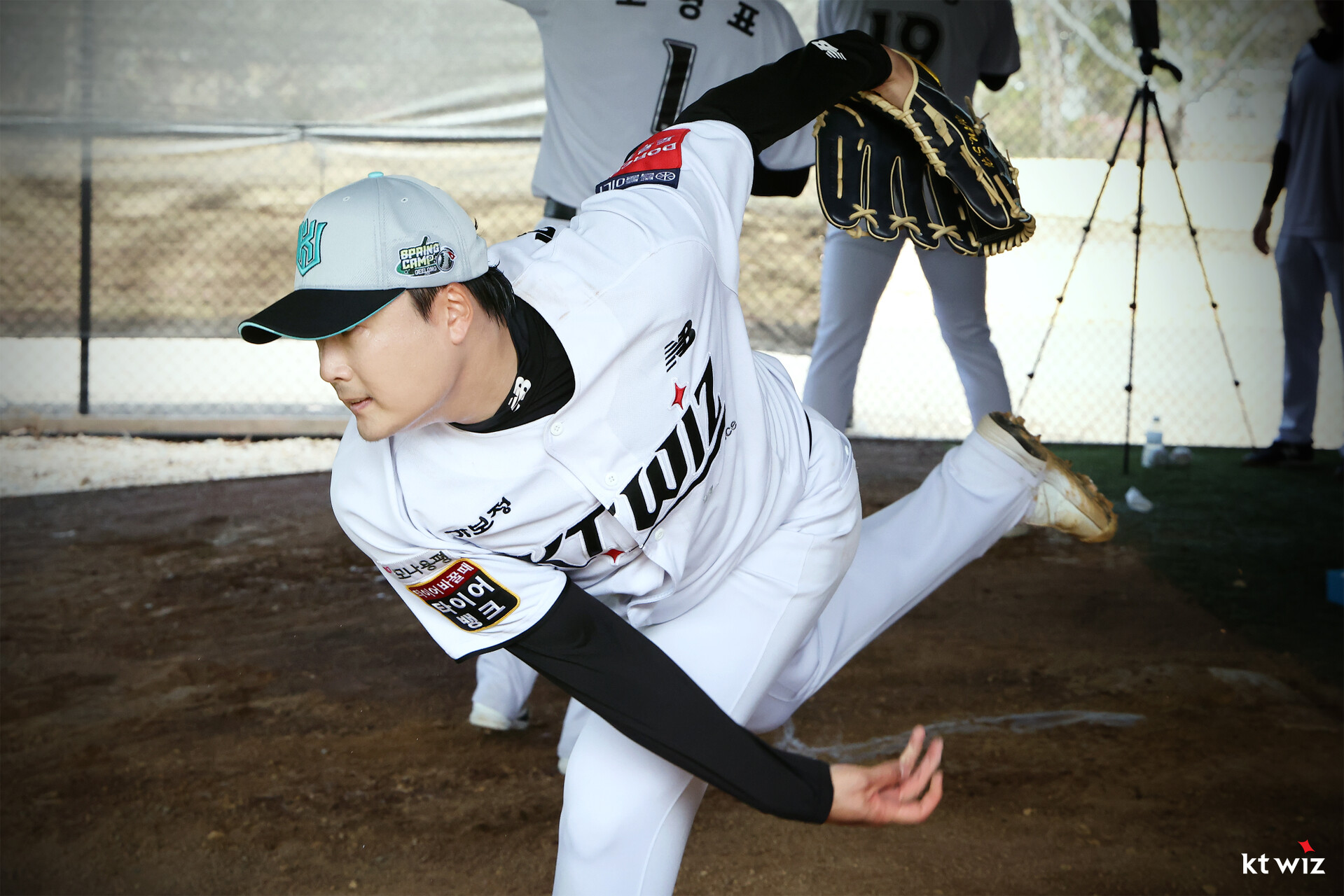 2일 일본 오키나와 구시가와 야구장에서 열릴 한화 이글스와 KT 위즈 간의 연습경기에서 FA 이적생 강백호(한화)와 보상선수 한승혁(KT)의 맞대결이 성사될지 관심을 모으고 있다. KT 위즈