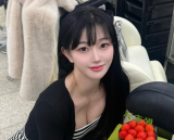 랜더스 육감여신, 상의 제대로 찢었다…고자극 라인에 현장 후끈