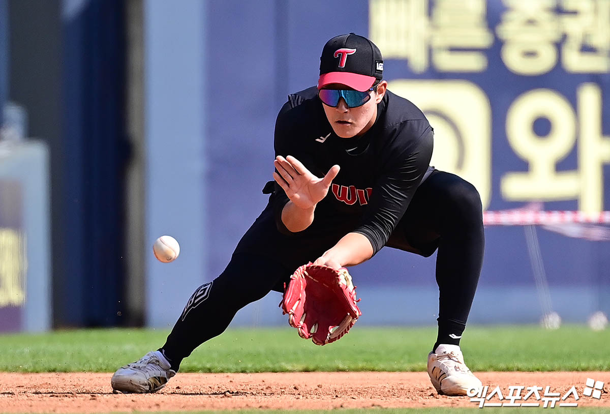 LG 트윈스 거포 유망주 문정빈이 2026 2차 스프링캠프 KT 위즈와 연습경기에서 추격의 솔로홈런 포함 2출루 경기를 완성하며 강한 인상을 남겼다. 엑스포츠뉴스 DB