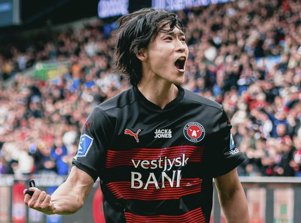 조규성(미트윌란)이 다행히 우려했던 부상 악몽은 피했다. 하지만 골 침묵이 길어지면서 경기력 부진이라는 또 다른 장애물을 마주했다. 조규성은 불과 일주일 전인 지난달 23일 실케보르와의 경기에서 교체 투입 16분 만에 무릎 통증으로 재교체되는 불운을 겪으며 우려를 자아냈다. 다행히 단순 타박상에 그치며 훌훌 털고 돌아와 곧바로 선발 명단에 이름을 올렸다. 그러나 그라운드로 돌아온 조규성의 활약은 기대에 미치지 못했다. SNS