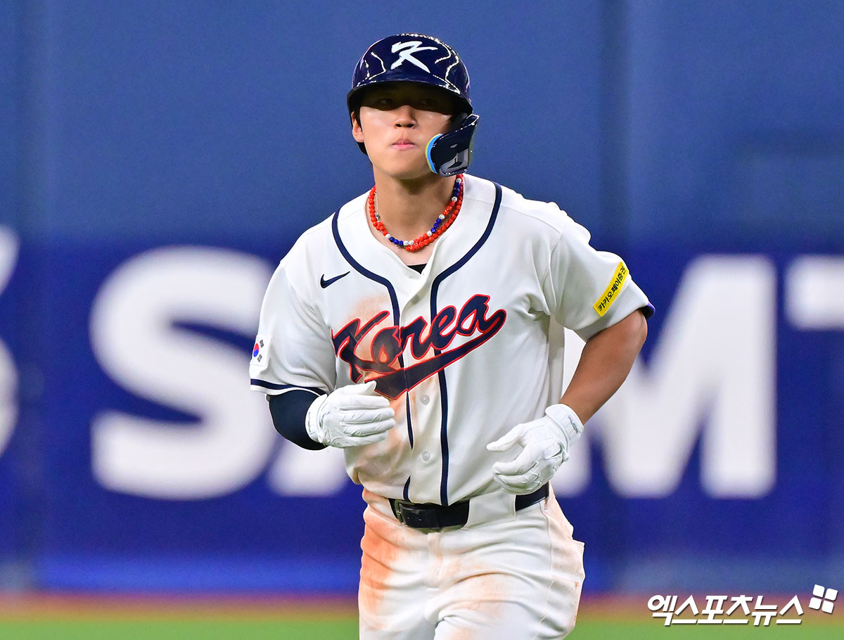 2026 WBC 한국 야구대표팀 내야수 김도영이 대회 공식 평가전 한신 타이거스와 맞대결에 리드오프 3루수로 선발 출전해 1회 전력 질주 내야 안타와 5회 초대형 동점 솔로 홈런으로 맹활약했다. 김도영은 지난해 세 차례 햄스트링 부상으로 겪은 어려움을 극복하고 대표팀에서 날카로운 타격감을 회복했다. 오사카, 김한준 기자