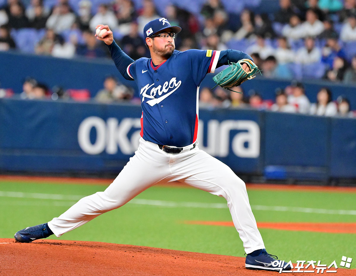 2026 월드베이스볼클래식 한국 야구대표팀이 3일 일본 오사카 교세라돔에서 오릭스 버펄로스와 평가전을 치러 8-5로 승리했다. 한국은 선발 투수 데인 더닝이 3이닝 무실점으로 태극마크 데뷔전을 호투로 장식한 가운데 2회초 6득점 빅 이닝으로 일찌감치 승기를 잡았다. 2회 나온 김도영의 3점 홈런을 시작으로 위트컴과 안현민도 솔로 홈런을 각각 때리면서 타격감을 끌어 올렸다. 한국은 일본 도쿄로 이동해 오는 5일 열리는 본선 첫 경기 체코전을 대비한다. 오사카, 김한준 기자