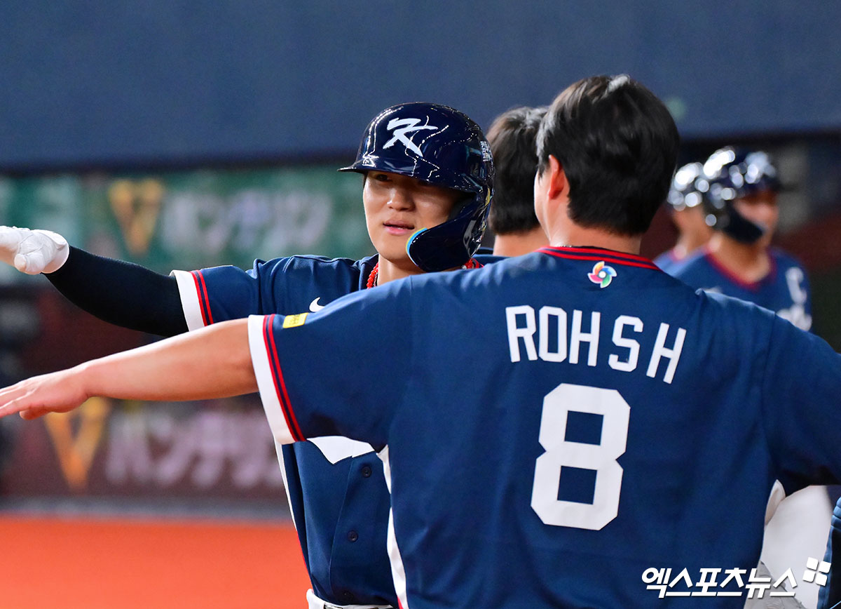 2026 월드베이스볼클래식 한국 야구대표팀이 3일 일본 오사카 교세라돔에서 오릭스 버펄로스와 평가전을 치러 8-5로 승리했다. 한국은 선발 투수 데인 더닝이 3이닝 무실점으로 태극마크 데뷔전을 호투로 장식한 가운데 2회초 6득점 빅 이닝으로 일찌감치 승기를 잡았다. 2회 나온 김도영의 3점 홈런을 시작으로 위트컴과 안현민도 솔로 홈런을 각각 때리면서 타격감을 끌어 올렸다. 한국은 일본 도쿄로 이동해 오는 5일 열리는 본선 첫 경기 체코전을 대비한다. 오사카, 김한준 기자