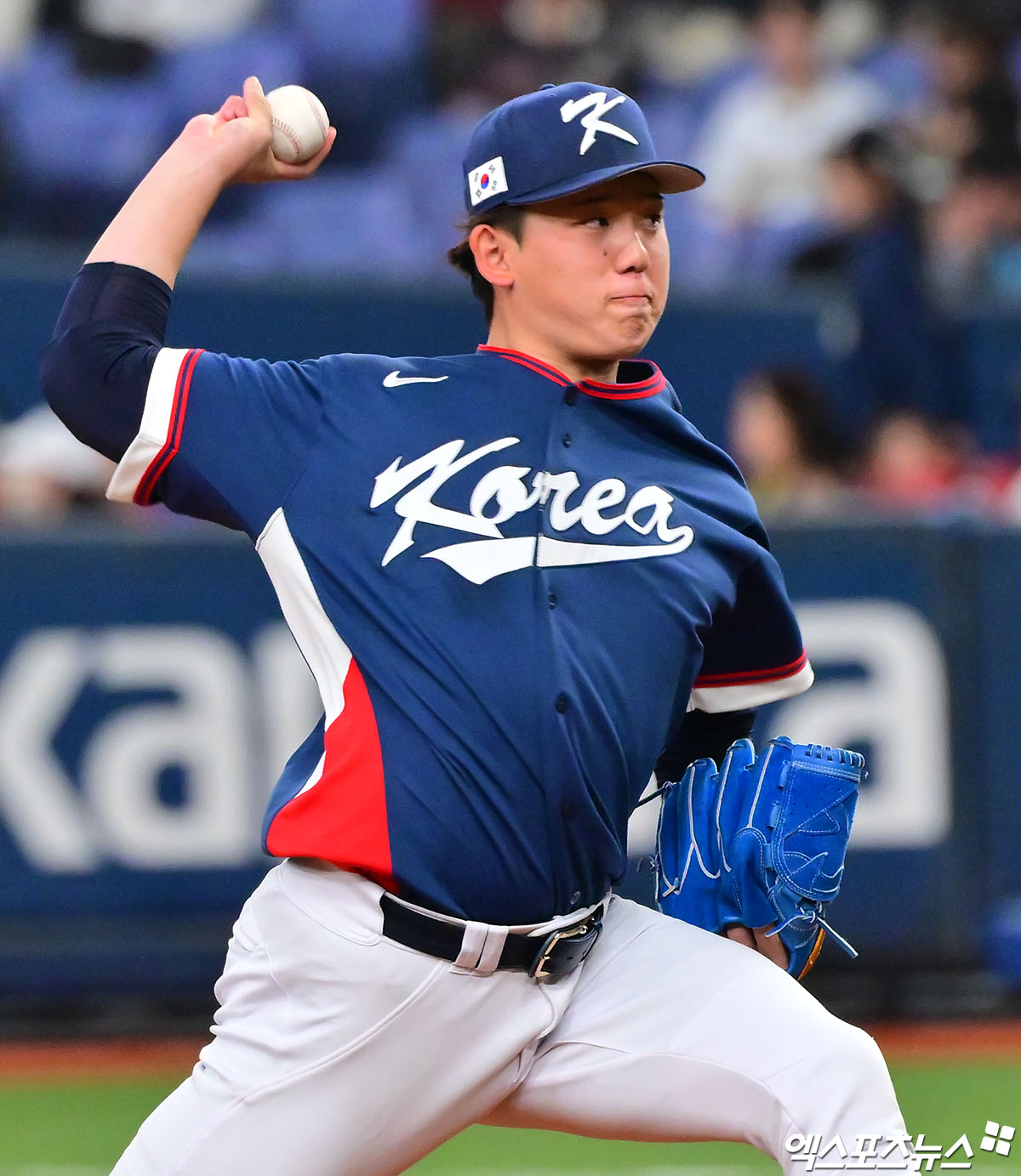 3일 오후 일본 오사카 교세라돔에서 열린 한국과 오릭스 버팔로스의 평가전 경기, 9회말 일본투수 고바야시가 공을 힘차게 던지고 있다. 오사카, 김한준 기자