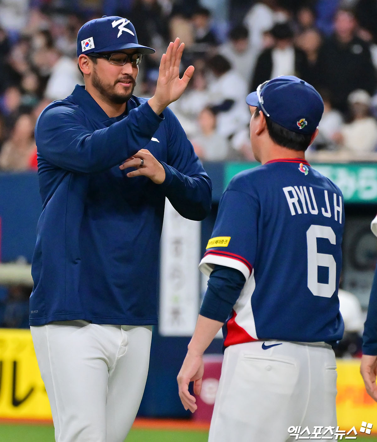 2026 월드베이스볼클래식 한국 야구대표팀에 합류한 한국계 투수 데인 더닝이 3일 오릭스전에서 태극마크 데뷔전을 치러 3이닝 무실점 쾌투를 펼쳤다. 더닝은 WBC 본선 무대에서도 선발 투수 역할을 맡아 대표팀 마운드 운용에 큰 힘을 불어 넣을 전망이다. 오사카, 김한준 기자