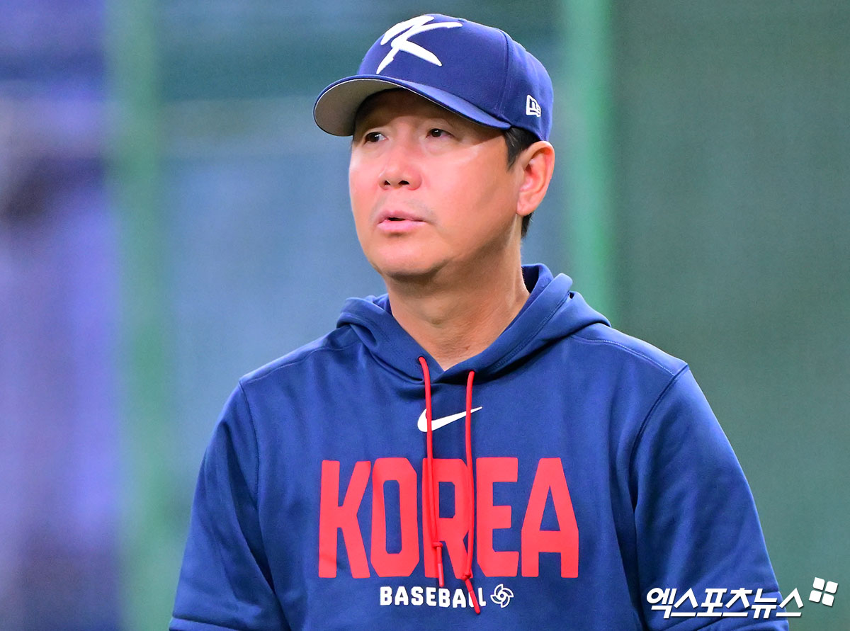 2026 월드베이스볼클래식(WBC) 한국 야구대표팀 류지현 감독이 드디어 첫 경기 선발 카드를 공개했다. 류 감독의 선택은 소형준이었다. 여기에 '1+1' 카드로 정우주가 뒤를 받친다. 류 감독은 4일 일본 도쿄돔에서 열린 WBC 공식 기자회견에 참석해 체코전 선발 투수로 소형준을 예고했다. 그는 '체코전 선발 투수는 소형준