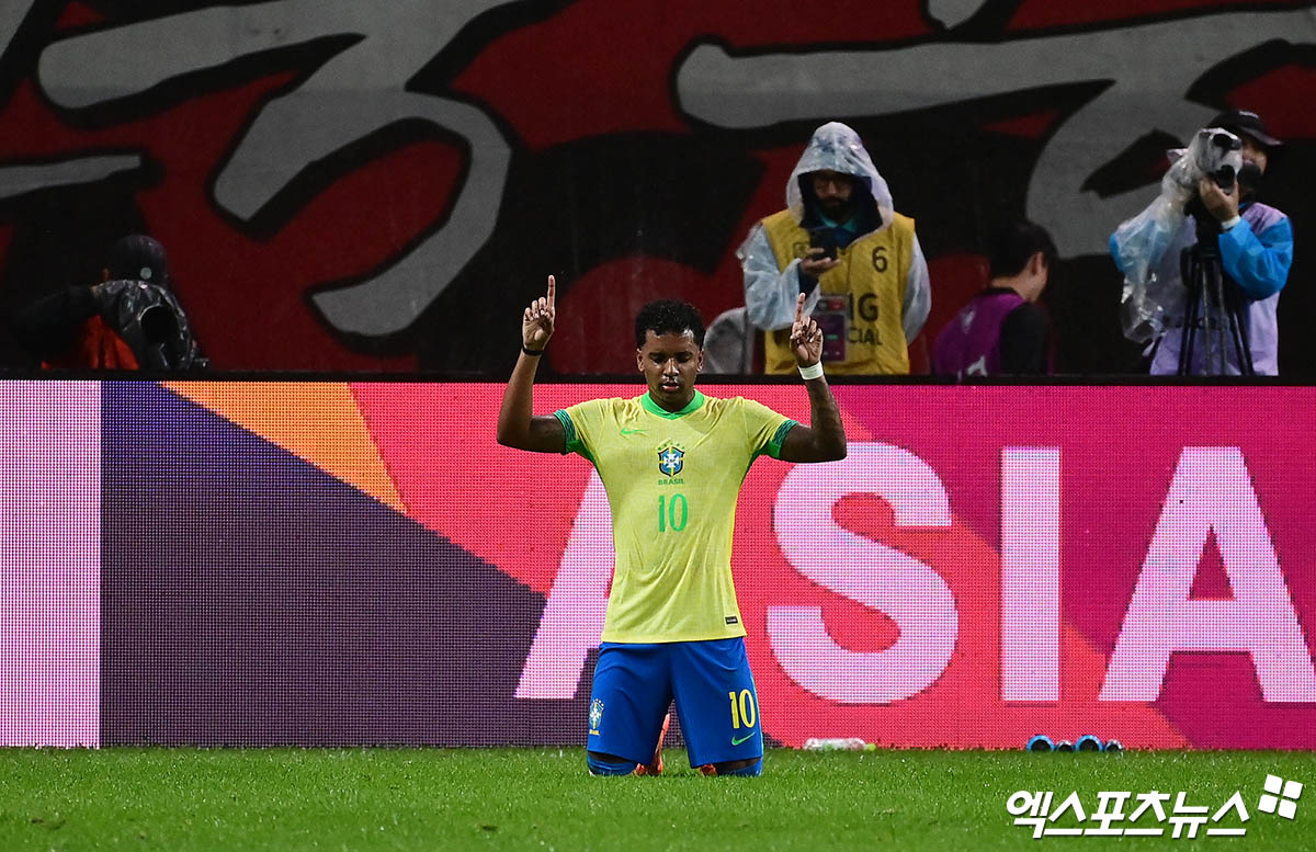 지난해 한국 축구를 농락했던 브라질 축구 국가대표팀 공격수 호드리구(레알 마드리드) 전방 십자인대 파열 부상으로 시즌 아웃됐다. 이에 따라 오는 6월 개막하는 2026 국제축구연맹(FIFA) 북중미 월드컵 출전도 불발됐다. 레알 마드리드는 4일(한국시간) 구단 공식 홈페이지를 통해 호드리구의 부상 상황을 공식 발표했다. 엑스포츠뉴스DB