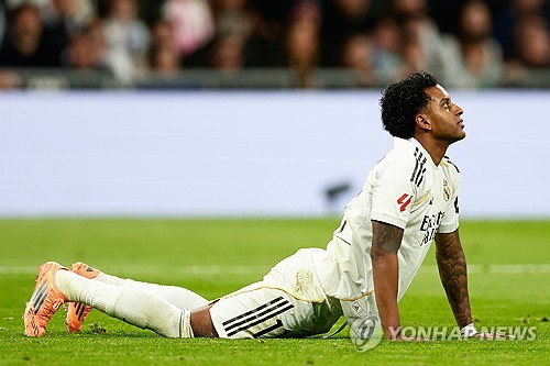 지난해 한국 축구를 농락했던 브라질 축구 국가대표팀 공격수 호드리구(레알 마드리드) 전방 십자인대 파열 부상으로 시즌 아웃됐다. 이에 따라 오는 6월 개막하는 2026 국제축구연맹(FIFA) 북중미 월드컵 출전도 불발됐다. 레알 마드리드는 4일(한국시간) 구단 공식 홈페이지를 통해 호드리구의 부상 상황을 공식 발표했다. 연합뉴스