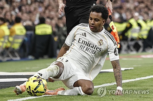 지난해 한국 축구를 농락했던 브라질 축구 국가대표팀 공격수 호드리구(레알 마드리드) 전방 십자인대 파열 부상으로 시즌 아웃됐다. 이에 따라 오는 6월 개막하는 2026 국제축구연맹(FIFA) 북중미 월드컵 출전도 불발됐다. 레알 마드리드는 4일(한국시간) 구단 공식 홈페이지를 통해 호드리구의 부상 상황을 공식 발표했다. 연합뉴스