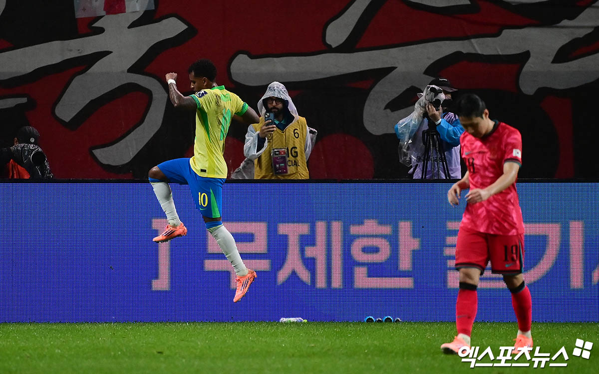 지난해 한국 축구를 농락했던 브라질 축구 국가대표팀 공격수 호드리구(레알 마드리드) 전방 십자인대 파열 부상으로 시즌 아웃됐다. 이에 따라 오는 6월 개막하는 2026 국제축구연맹(FIFA) 북중미 월드컵 출전도 불발됐다. 레알 마드리드는 4일(한국시간) 구단 공식 홈페이지를 통해 호드리구의 부상 상황을 공식 발표했다. 엑스포츠뉴스DB