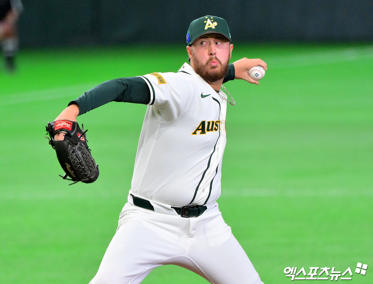 5일 오후 일본 도쿄돔에서 열린 2026 월드베이스볼클래식(WBC) C조 대만과 호주의 경기, 4회초 호주 오러플린이 공을 힘차게 던지고 있다. 도쿄, 김한준 기자