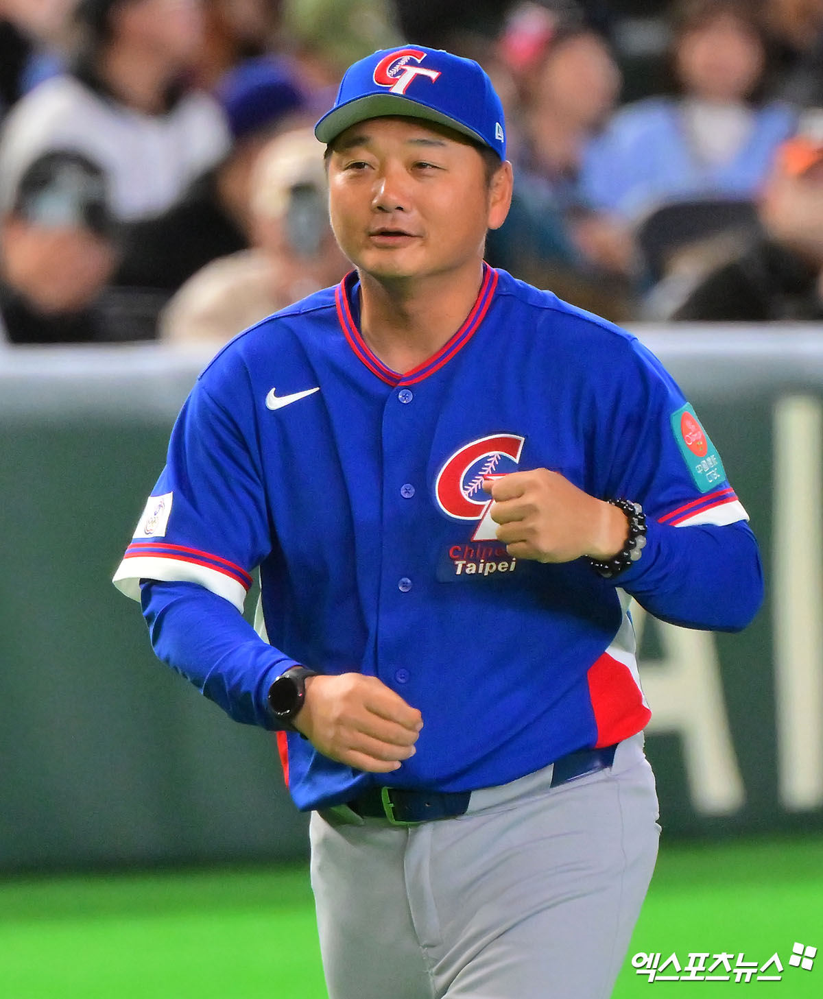5일 오후 일본 도쿄돔에서 열린 2026 월드베이스볼클래식(WBC) C조 대만과 호주의 경기, 대만 정하오쥐 감독이 도열을 하고 있다. 도쿄, 김한준 기자